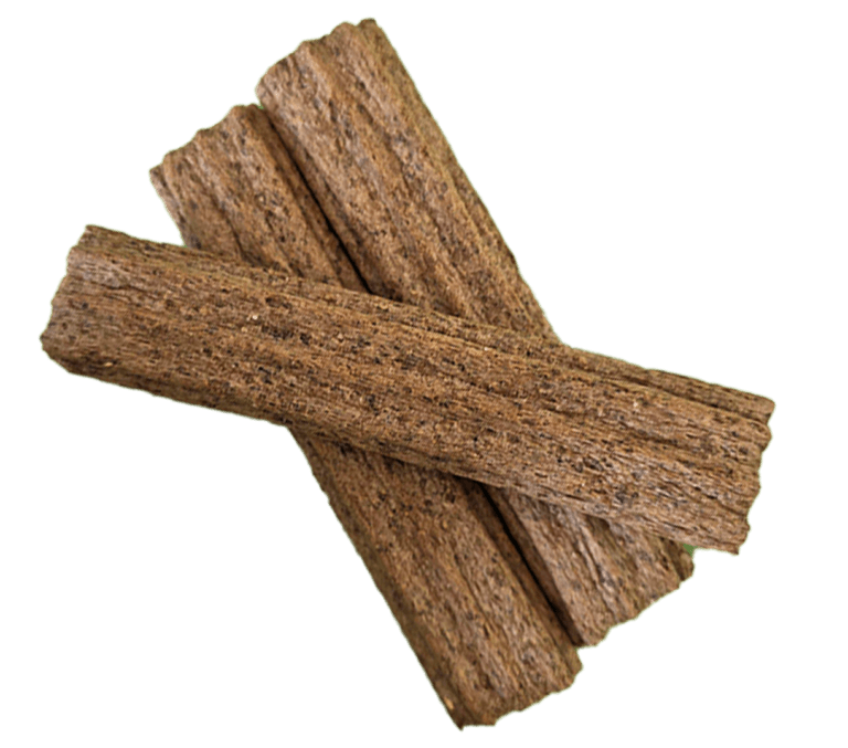 QCHEFS Puffed Sticks – braune, gepuffte Zahnpflege-Kaustangen mit knuspriger Struktur, übereinander liegend.