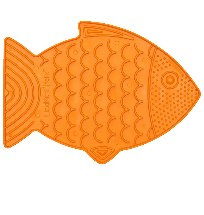 Oranger LickiMat in Form eines Fisches mit strukturierten Rillen und Punkten zur Aufnahme von Leckerlis.