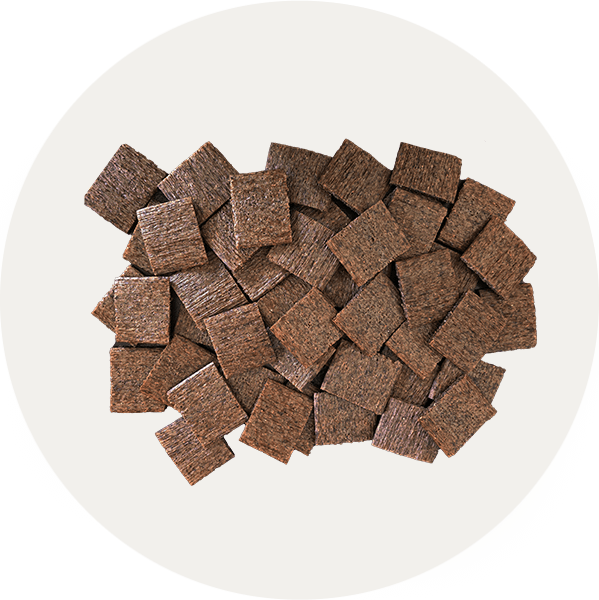 QCHEFS Zahnputzcracker für Pferde – braune, quadratische, knusprige Leckerli-Stücke zur natürlichen Zahnpflege und Unterstützung der Mundgesundheit bei Pferden.
